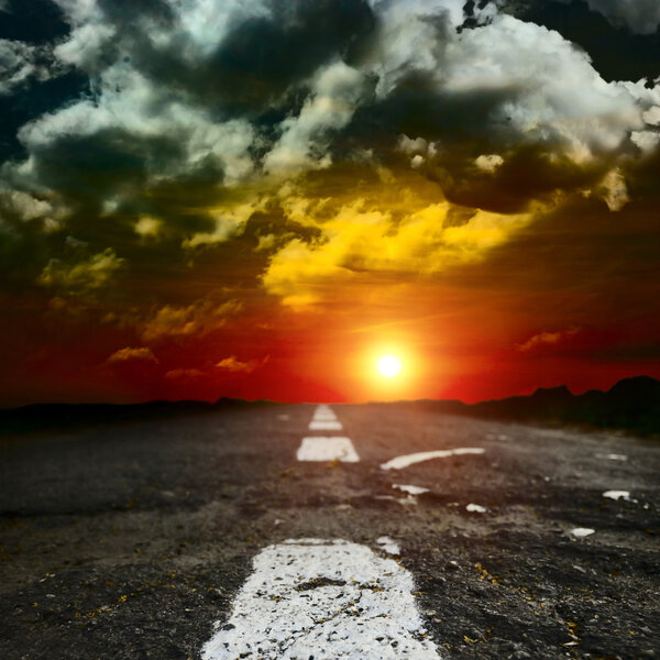 Дорога через поле
