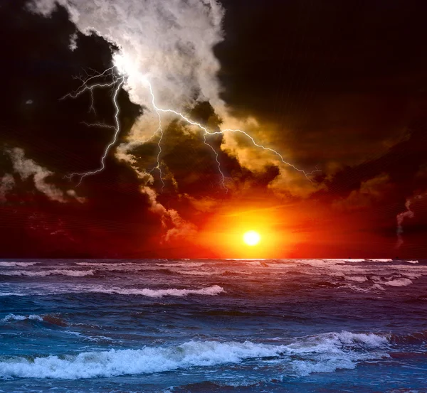 Solnedgång på havet — Stockfoto