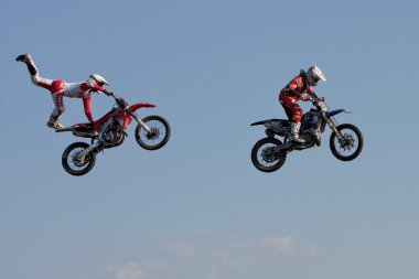 j. grindrod ve ö wiggins, freestyle motocross binici