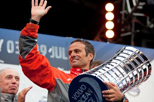 Franck Cammas com o troféu Volvo Ocean Race — Fotografia de Stock