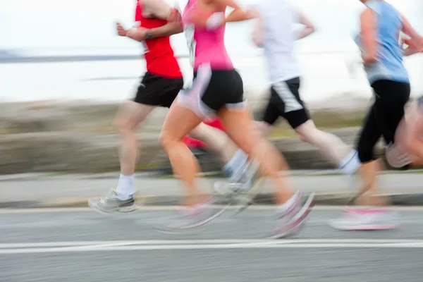 Koşucular, bulanık hareket — Stok fotoğraf