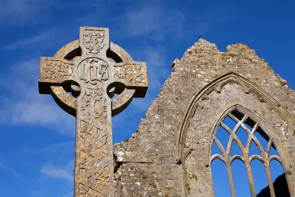 Кельтські кам'яний хрест — стокове фото