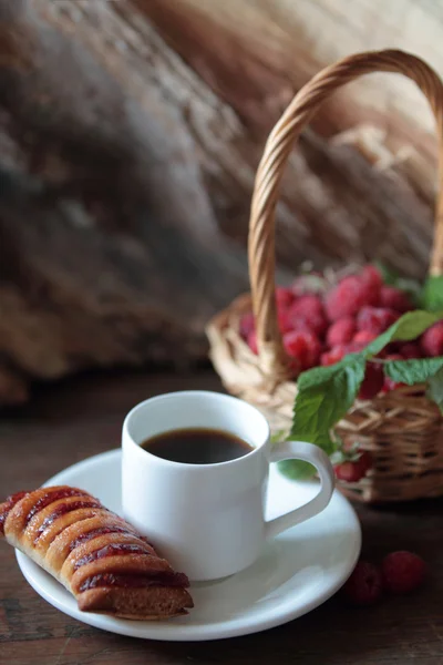 Strudel, coffee and raspberry — Stock Photo, Image