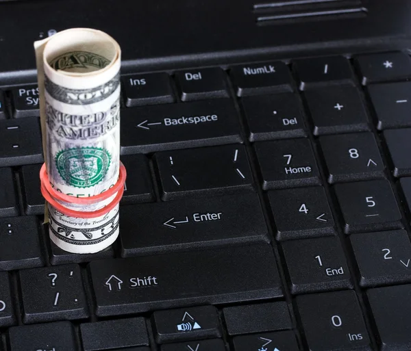 Teclado de computador e dinheiro dólar — Fotografia de Stock