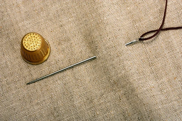 指ぬき、針と糸 — ストック写真
