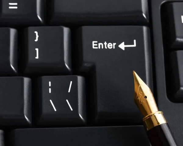 Ручка в клавіатурі комп'ютера — стокове фото