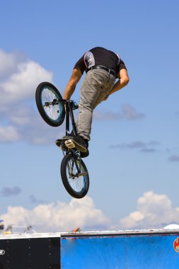 long Island maksimum hız gösterisinde performans bmx motorcu