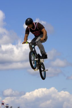 long Island maksimum hız gösterisinde performans bmx motorcu