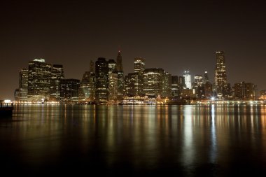 Manhattan siluetinin gece ışıkları