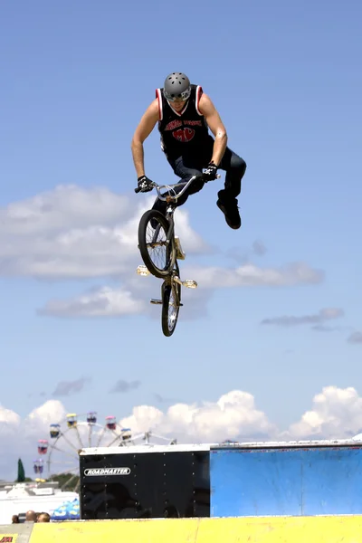 Biker BMX w maksymalnej prędkości show w long island — Zdjęcie stockowe
