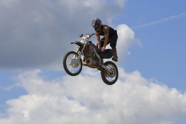 Stunt motociclista — Fotografia de Stock