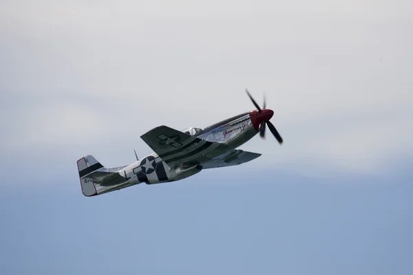 Ein Flugzeug bei einer Flugshow — Stockfoto