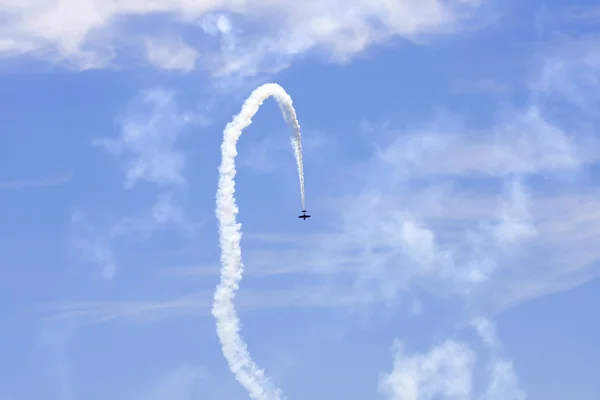 Un avión actuando en un espectáculo aéreo en Jones Beach — Foto de Stock
