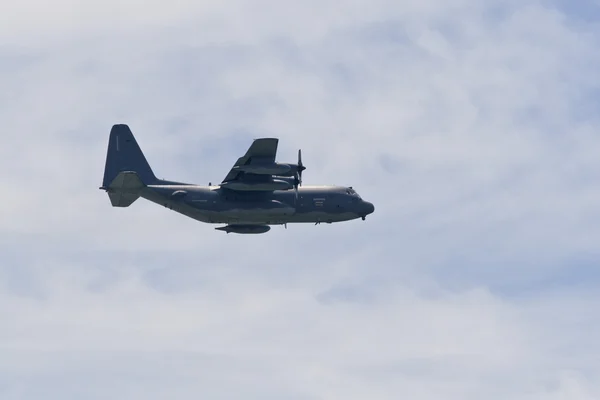 존스 비치에 어 쇼에서 수행 하는 비행기 — 스톡 사진