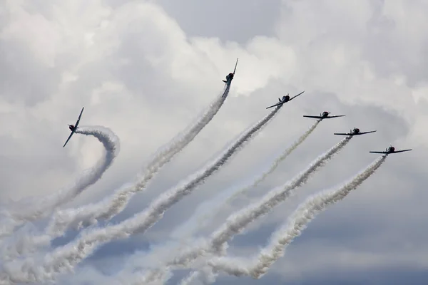Vários aviões se apresentando em um show aéreo em Jones Beach — Fotografia de Stock