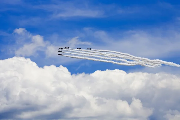 Varios aviones actuando en un espectáculo aéreo en Jones Beach —  Fotos de Stock