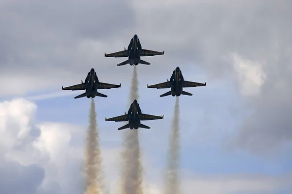 Blue Angels Fly in Tight Formation — Stock Photo, Image