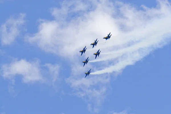 Blue angels latać formacja — Zdjęcie stockowe