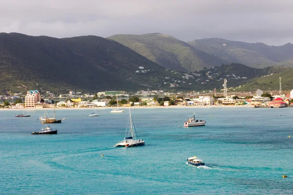 Карибы. Плавучие лодки — стоковое фото