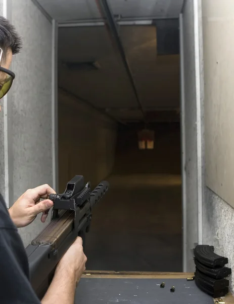 Target practicing with gun In the shooting range — Stock Photo, Image