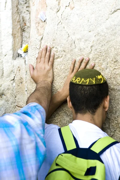 犹太人在哭墙祈祷 — 图库照片