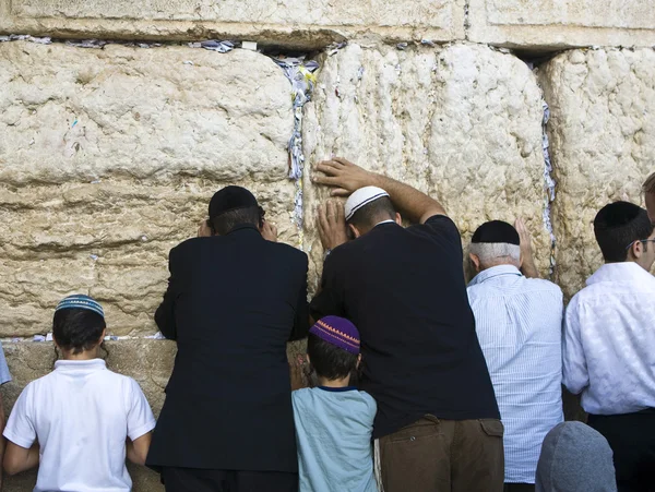 Oración de judíos en el Muro Occidental. Jerusalén Israel — Foto de Stock