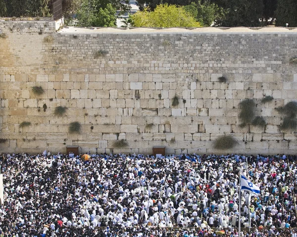Jeruzsálem - október 16-án: Ima a zsidók Siratófal. Jerusal — Stock Fotó