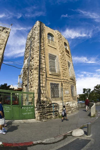 Cielo di Gerusalemme. Un antico muro intorno ai vecchi quartieri di Geremia — Foto Stock