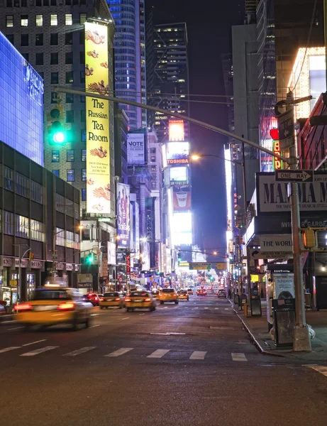 New york city - märz 9: mal quadratisch, new york street night lif — Stockfoto