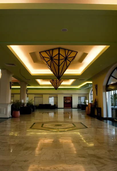 Fantasia lobby brilhante do resort — Fotografia de Stock