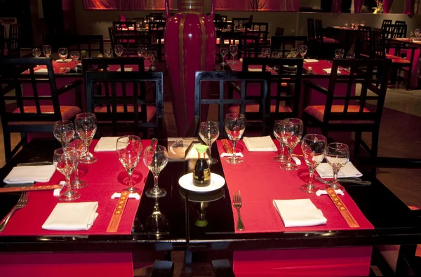 Conjunto de mesa Restoraunt aguardando convidados — Fotografia de Stock