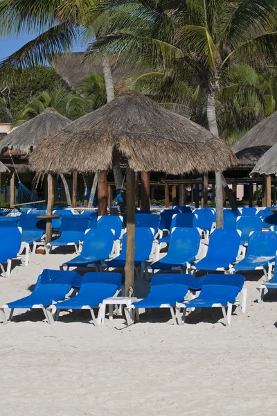 Tropical resort beach — Stock Photo, Image
