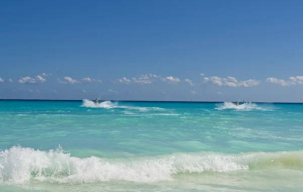 早上波浪在加勒比海 — 图库照片