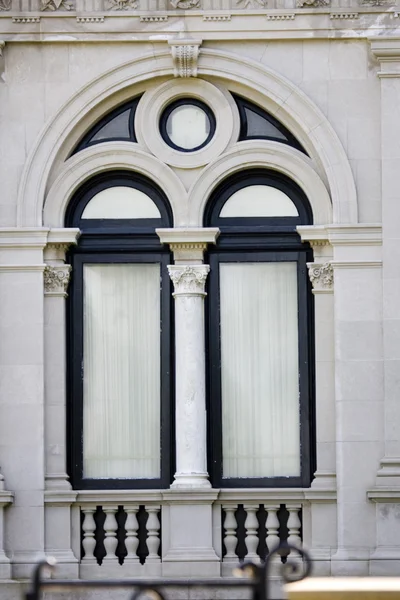 Fenêtre. Maison en marbre - maison d'Alva Vanderbilt Vanderbilt Marbl — Photo