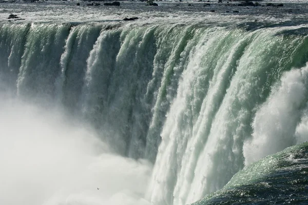Где река Ниагара становится Ниагарским водопадом — стоковое фото