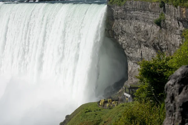 Blick auf Niagara fällt von unten — Stockfoto