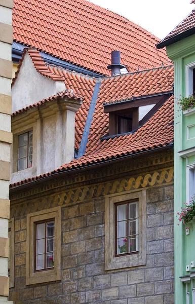 Прага. червоні дахи — стокове фото