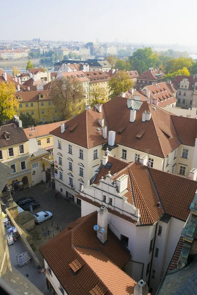 Praha. červené střechy — Stock fotografie