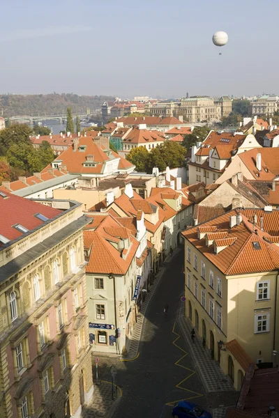 Praga. Telhados vermelhos — Fotografia de Stock