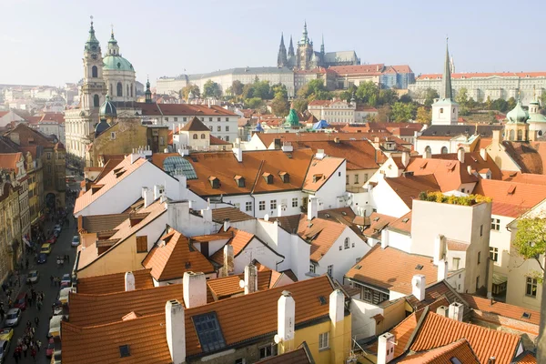 Praag. rode daken — Stockfoto
