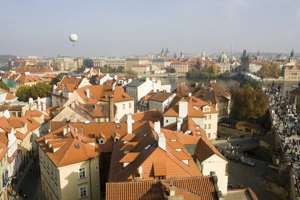 Prag. Kırmızı çatılar — Stok fotoğraf