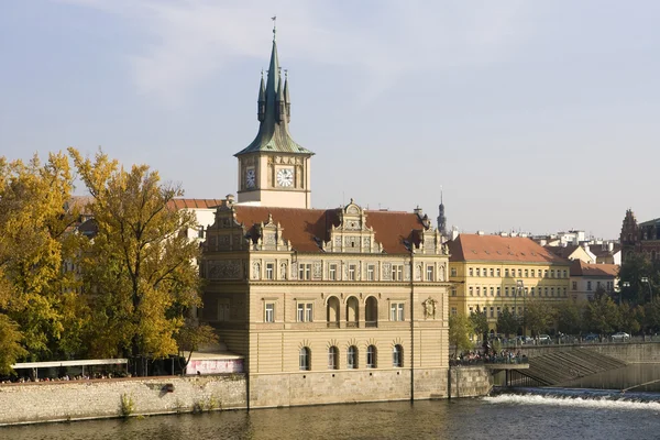 Os campanários da igreja de Praga — Fotografia de Stock
