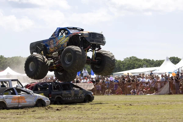 Monster truck na auto show — Stock fotografie