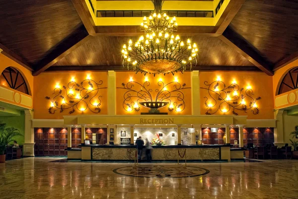 Resorts lobby i receptionen Stockbild
