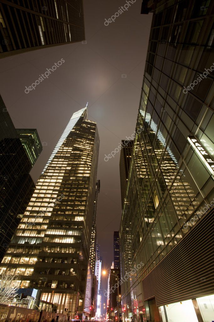 Immeuble De Bureaux Moderne New York La Nuit Image Libre De Droit Par Mishella C