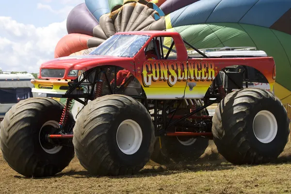 Monster Trucka w show samochodowego — Zdjęcie stockowe
