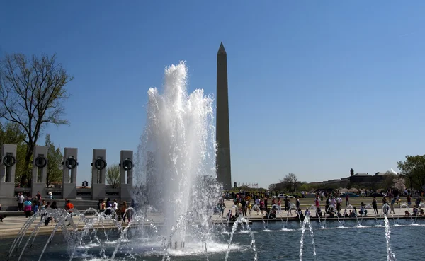 华盛顿纪念碑在阳光灿烂的日子 — 图库照片