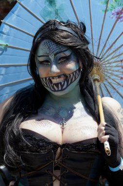 New York - Haziran 23: 30 yıllık Mermaid parade Coney Adası