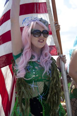 New York - Haziran 23: 30 yıllık Mermaid parade Coney Adası