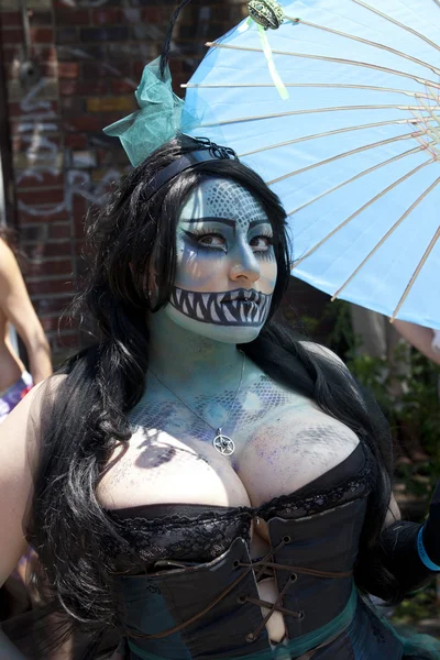 NEW YORK - JUNE 23: 30th annual Mermaid parade on Coney Island — Stock Photo, Image